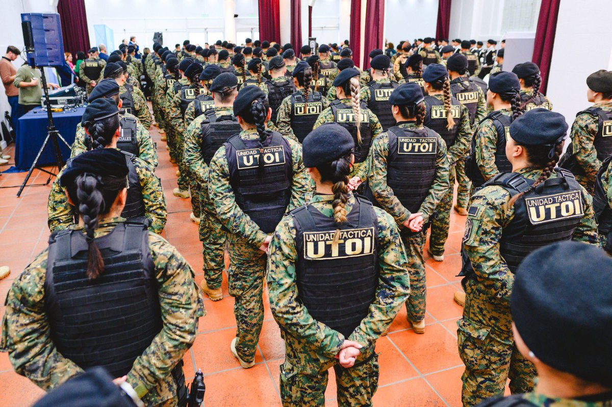 Desde hoy Olavarría cuenta con 116 nuevos efectivos,  4 patrulleros y  10 motos de alta cilindrada para la base de Unidad Táctica de Operaciones inmediatas (UTOI).

Es nuestro compromiso cuidar a nuestros vecinos y vecinas y fortalecer las fuerzas de seguridad.