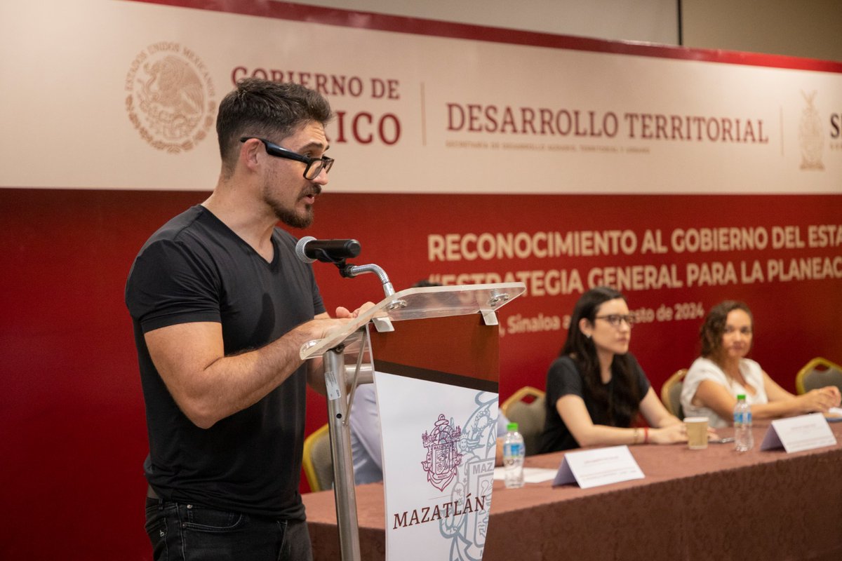 SEDATU_mx's tweet photo. #Boletín

Reconoce Sedatu a @sinaloagobmx y 5 municipios por trabajo coordinado en materia de planeación territorial.

En forma conjunta esta dependencia logró realizar 6 instrumentos de planeación: el estatal y 5 municipales.

Detalles aquí👉https://t.co/QUyCS3lL95

#EnBuenPlan https://t.co/lL5BRjS9jK