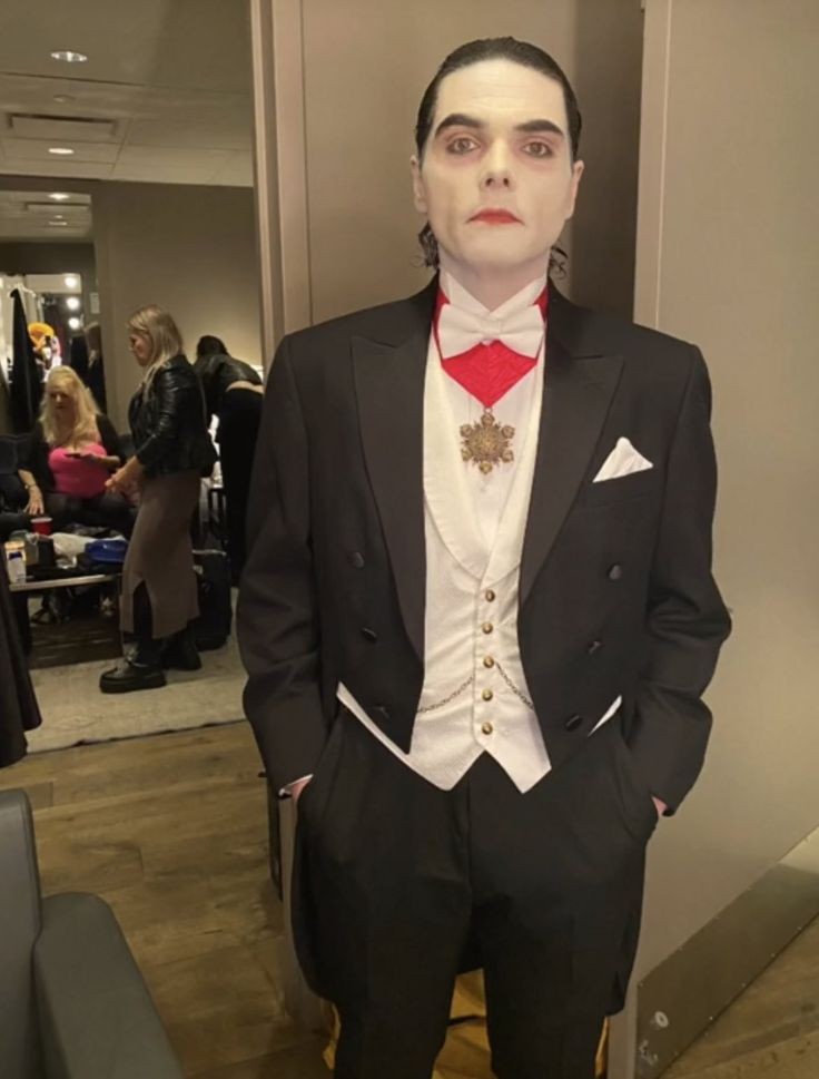 meshi🦇 IS SEEING CHAPPELL ROAN?? 🍉 (@thnks4thevnom) on Twitter photo 