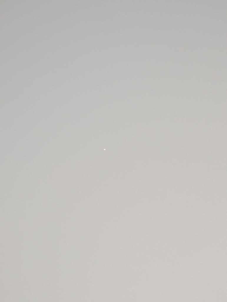 caseytuggle's tweet photo. @Local3News @DavidKarnes3 I totally saw it! You have to zoom way in on this dot. I noticed it in the sky and looked it up on FlightRadar24 myself and read a bit about Project Loon. https://t.co/jhHVRQlpIQ