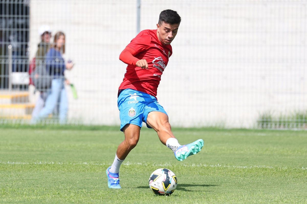 Chivas's tweet photo. 🐐 ¡DALE, CHIVAS! ¡QUE EL SÁBADO SE JUEGA! 👊 https://t.co/3X6rZaQFZA