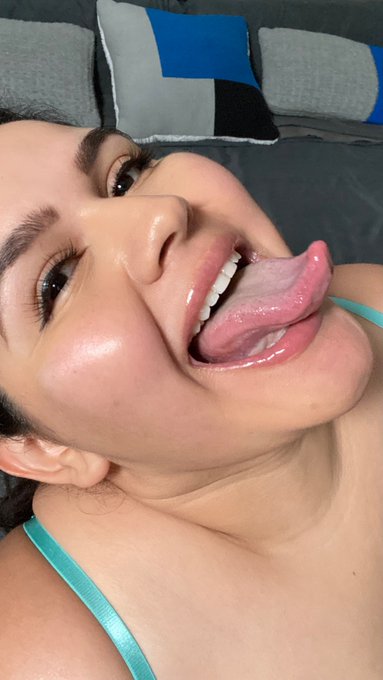 Let me show you a few things 👅 https://t.co/Vi9UM9pmHl