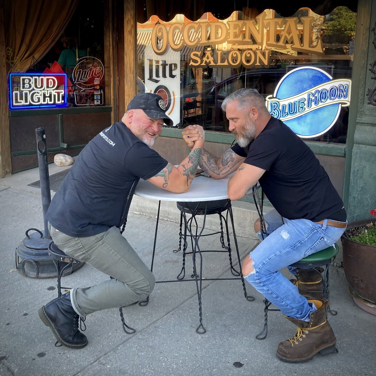 JeremyCorbell's tweet photo. It's encouraging to see my pal @LueElizondo talking frankly about the UFO problem 🛸

Despite personal beliefs - to have someone of his position talking about the UFO issue - it's rare.

Listen to what's being said. And assess for yourself.

This type of transparency is overdue. https://t.co/uIlqH25ox1