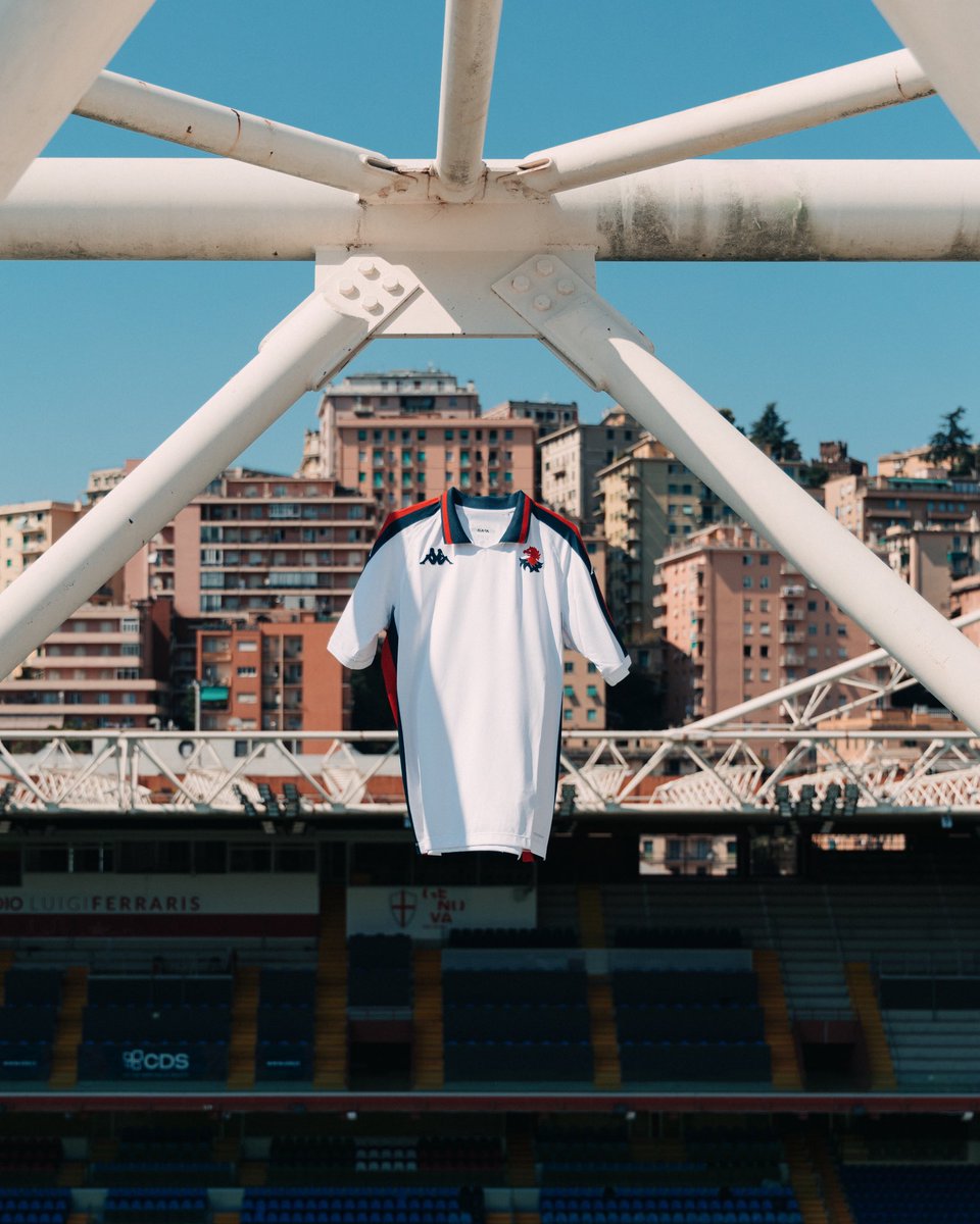 VSportsTM's tweet photo. La nueva camiseta de Genoa 🇮🇹 es una locura total. Deme diez mil, por favor. https://t.co/u16DCMQiLN