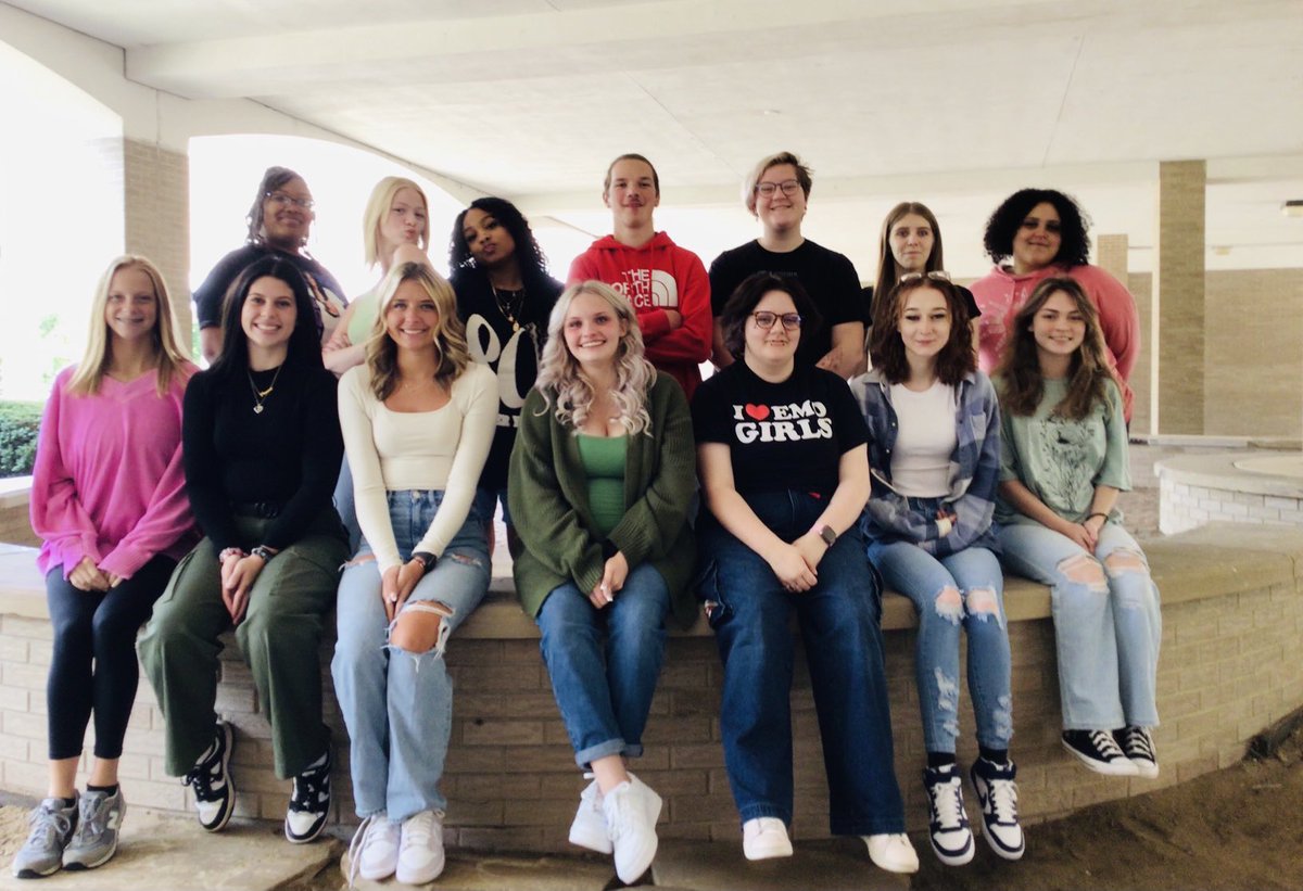 Senior Cosmetology tweet media