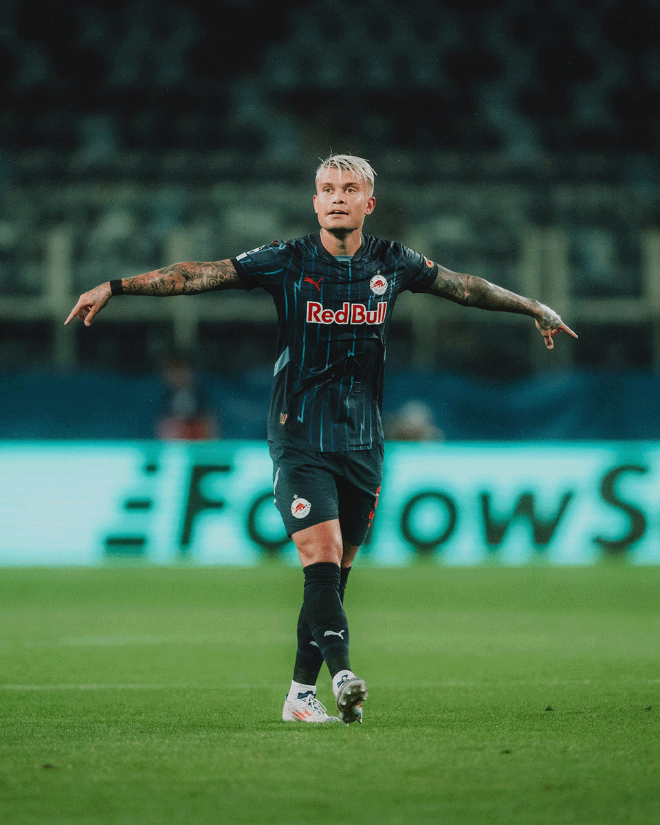 RedBullSalzburg's tweet photo. Zweites Spiel in Folge zu null. 👏🧱 #DYNSAL https://t.co/svhHQu7Jfi