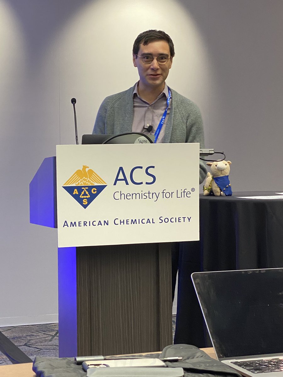 perrys_lab's tweet photo. @MacroJrnls_ACS @brett_fors This was such a great symposium! @brett_fors has inspired such great chemistry and chemists! The #coacervate physics was also amazing!
#LlabLlama was very honored that everyone let her be a part of the event. https://t.co/end3v5tkME