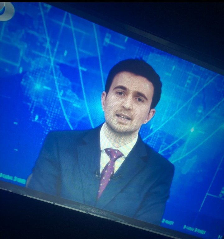Poyraz Karayel izliyodum, bu gülüş bir yerden tanıdık ama nerden diyorum sonra bi anda Çimen Show'daki kahkahalar geldi gözümün önüne. Vaayyyy be Fazlı abiiii 😂💙 <a href="/FAZLIPOLAT/">FAZLI POLAT</a>