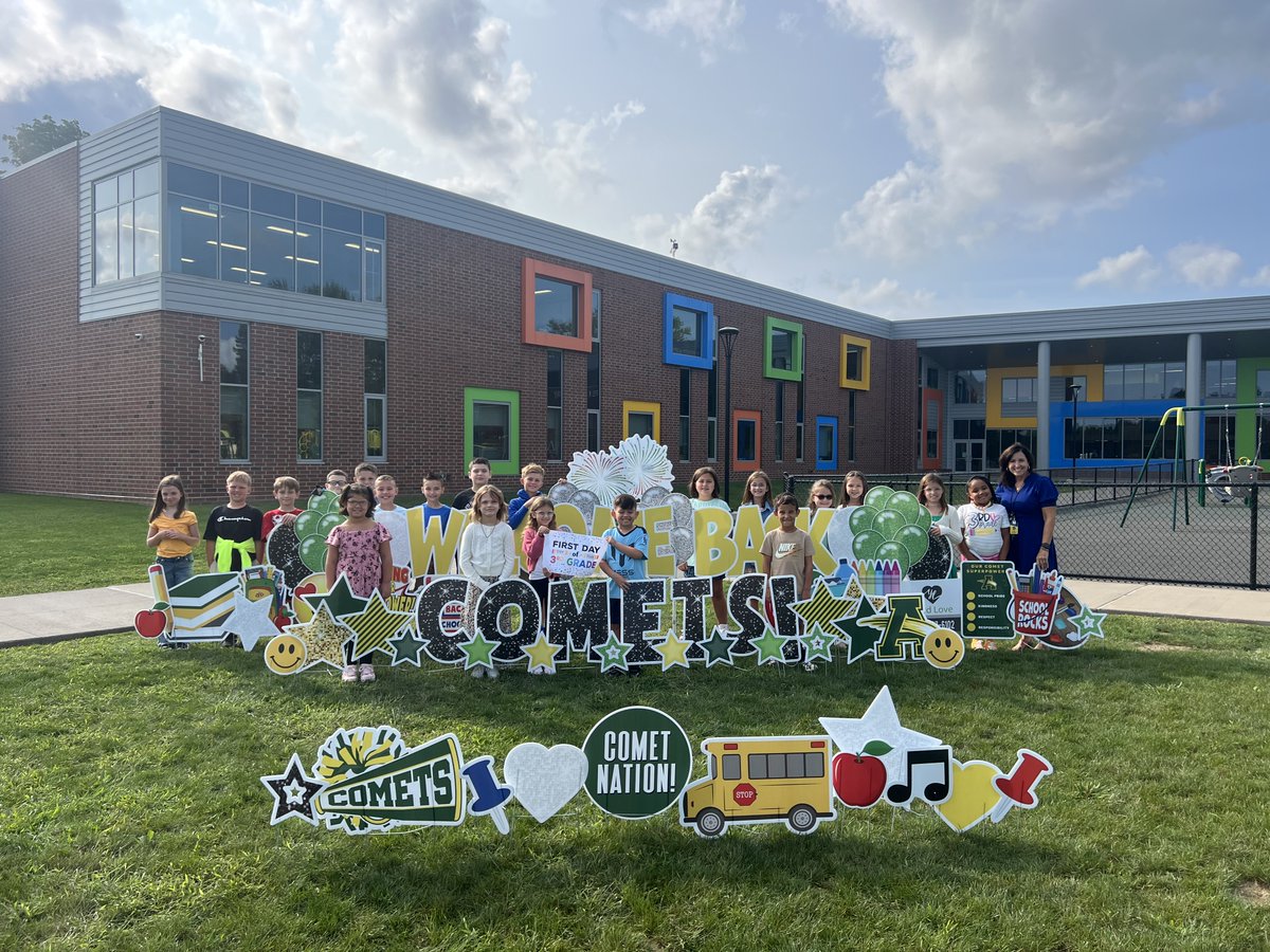 dever_tina's tweet photo. What a great first day of school we had in 3rd grade!  We took our first day picture, read stories, had gym class, and even ate frozen "Jitter Juice" outside with our friends!  #cometpride #powerselementaryschool https://t.co/xj3yYwFtR0