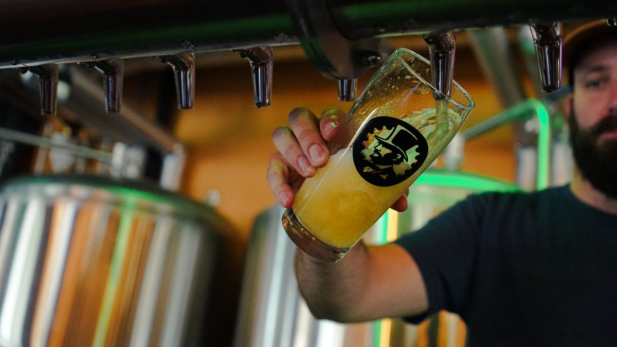 PintsPedals's tweet photo. Join us tonight in our Pedals taproom for trivia at 7:30! Bring your friends and family and enjoy a brief hiatus from the heat with some of our excellent beers on tap.  And be sure to join us this Friday 8/23 at 7pm for our Gnarly Party 80s Dance Night! https://t.co/kKslJktfAa