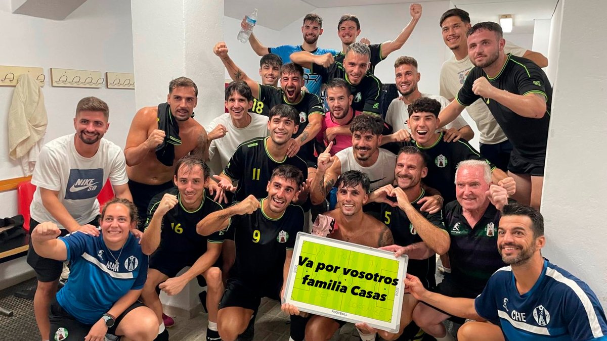 La fatal noticia llegaba poco antes de partir a Motril. Uno de los nuestros, aficionado, amigo y un💚 incondicional, nos dejaba abruptamente, sin poderlo despedir. Sus verdes le dedican a él y a su familia este pase. D.E.P. LOREN | Abrazos a <a href="/Lorenscarfdog/">Lorenzo Casas Pulido</a> / <a href="/josepistas/">jose casas pulido</a> y familia