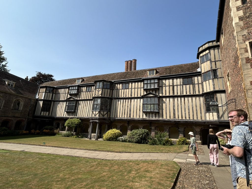 Mrs Beresford-Hines Year 4 ECT 1! tweet media