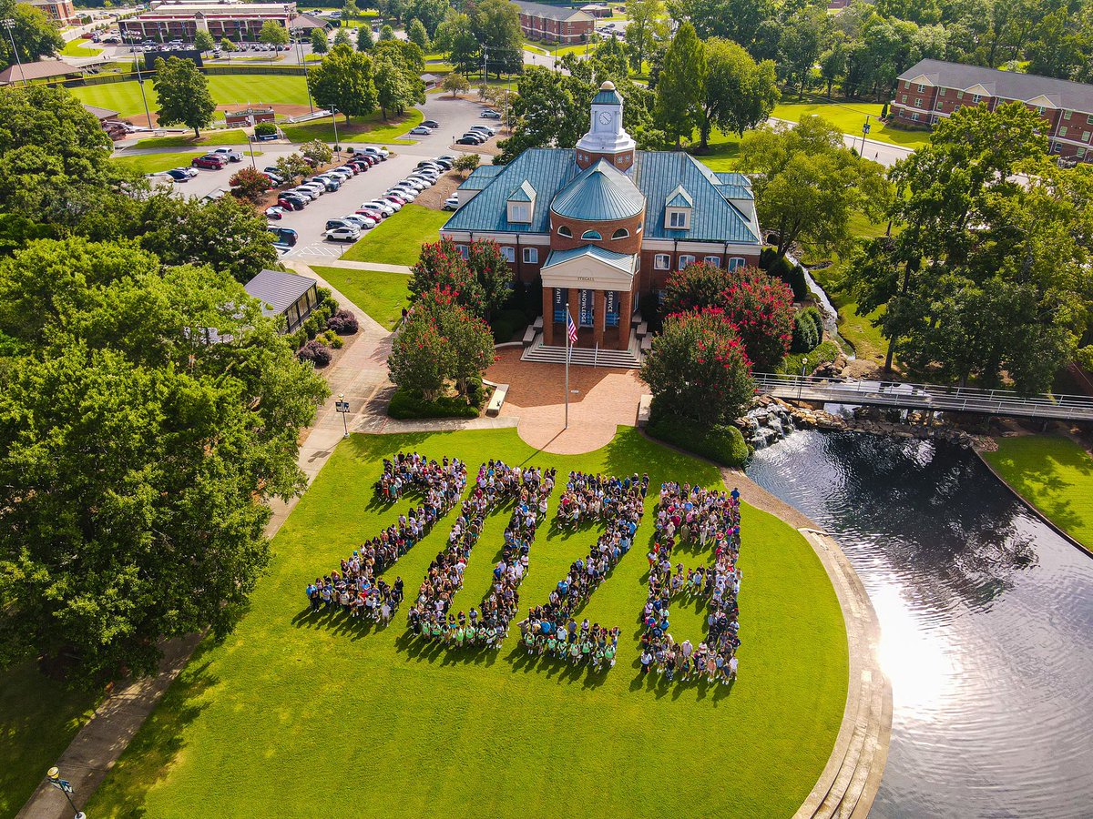 WingateUniv's tweet image. Wingate Nation…your class of 2028! 💙🐶💛
•
Welcome to all the new freshman on campus!
.
#ClassOf2028 #WingateUniv #LabOfDifferenceMaking #OneDog #WingateNation