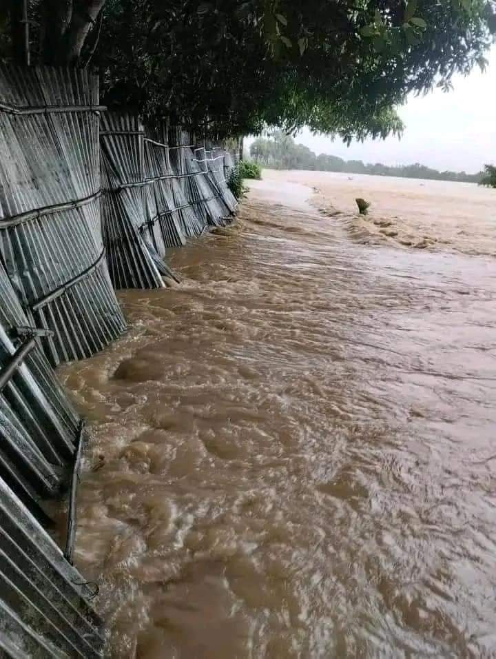 BasharSamrin's tweet image. "Sheltering #murderer Sheikh Hasina, opening the water gates without notice and causing #floods may lead to the deterioration of Bangladesh's relations with #India. A clear explanation should be given to the people of #Bangladesh."

-Advisor to Sports Ministry Asif Mahmud