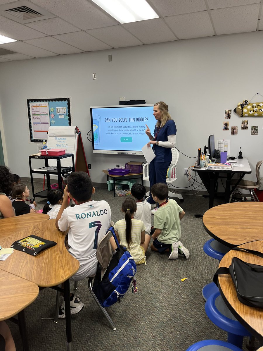 MrsViard's tweet image. We had a special visitor in 3rd grade! Our NURSE! We learned all about healthy habits! She even showed us a demonstration on how to properly wash away germs! #hayeshawks