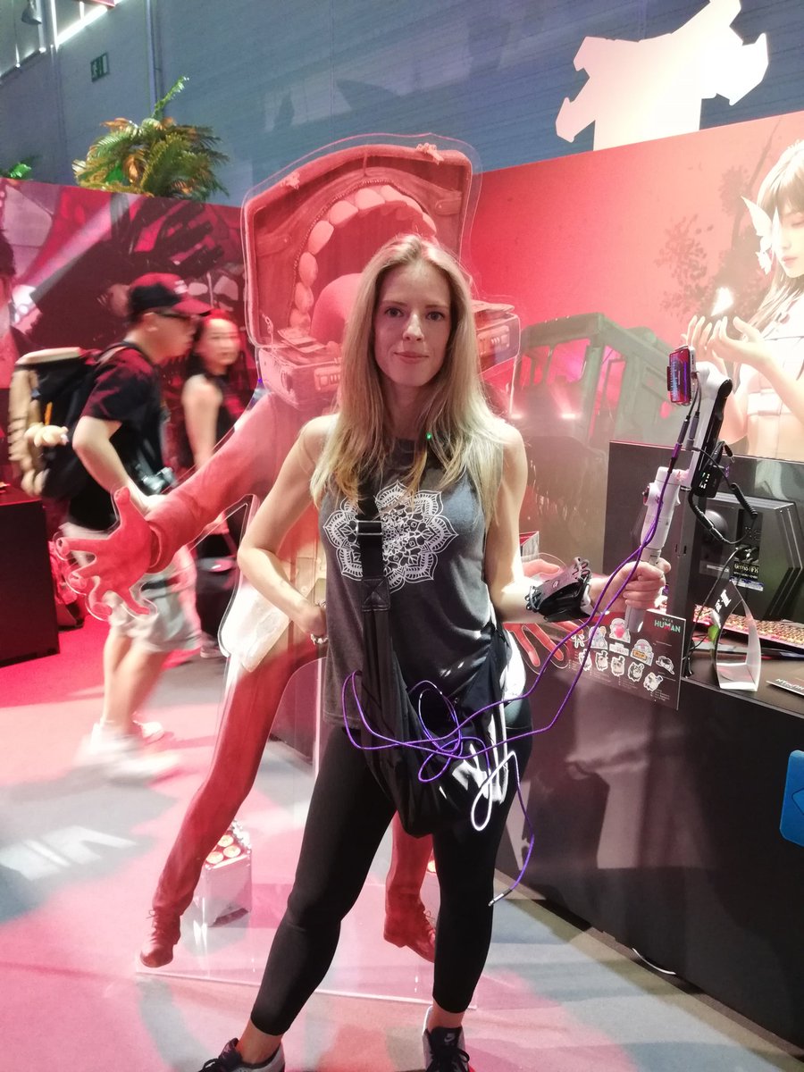 xnesssi's tweet photo. Beat the Foul Shadow Hunter at the @OnceHuman_ booth at #gamescom. Thx for the nice goodies! 😍
#OnceHuman #OnceHumanGamescom https://t.co/wJAMNKoVS3