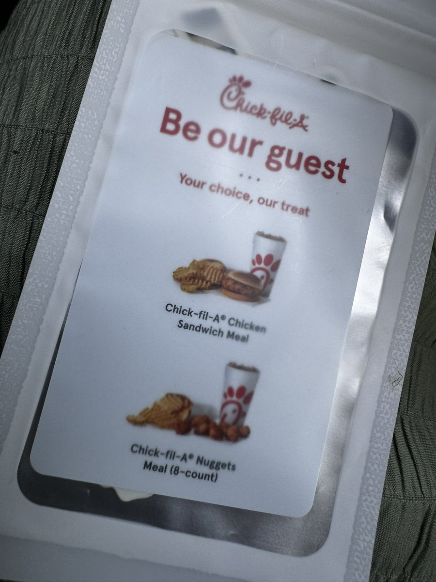 ADiamondOutlook's tweet photo. ✨@Neftalyy_ &amp; I’s views at 4:22pm: car rider line complete!✨

A sweet parent handed me a little gift during the line too. 🤍

#doitwithasmile @CrosbyISD https://t.co/36J826TIRQ