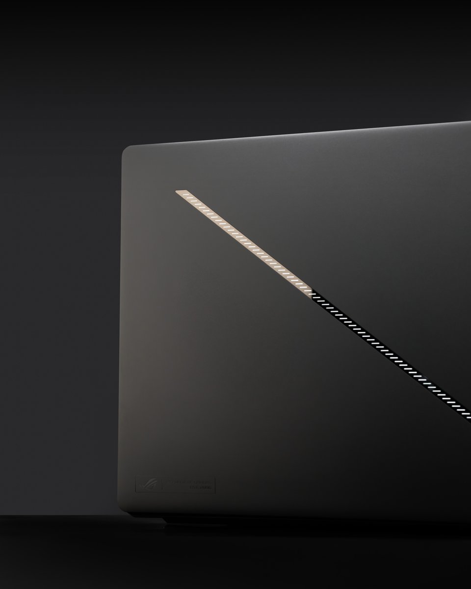 ASUS_ROGNA's tweet image. Gaming laptop in disguise 🤫

#ZephyrusG16 photos by @modsbyben