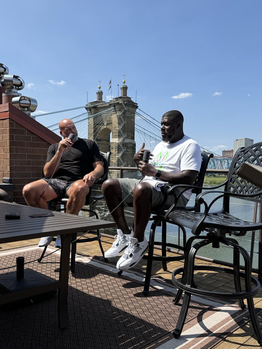 BigWillie7179's tweet photo. Cooking up something Big . Cant wait to show you all this !  #EverythingBigWillie   With my brother ⁦@AndrewWhitworth⁩ And my coach ⁦@CoachPaulAlex⁩ thank you guys! 🙏🏿🙏🏿 this was great for the first 1! https://t.co/cmC4Ac8Ejj