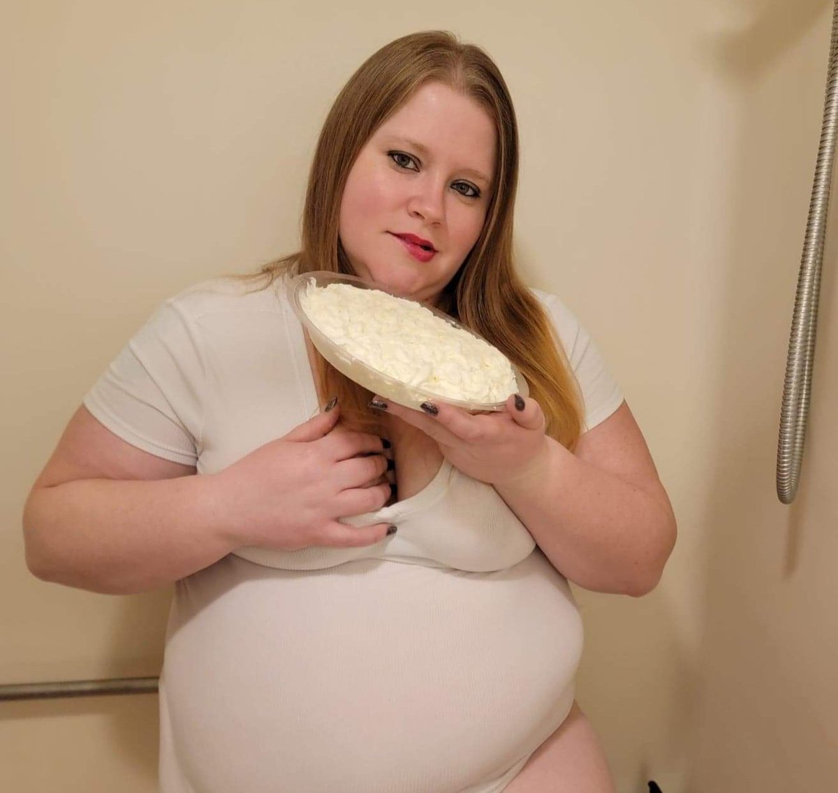 CuriousVixen82's tweet photo. Happy whipped cream Wednesday! Even tho @Sydneydear3  week is over, she is filming customs tonight! Hit her up or message us for details! #nsfw #pieintheface #whippedcream #topless #tits #wam #messy #pieface #whippedcreamwednesday #pieing #tease #sexy #shavingcream #joi #pied https://t.co/Z4B5yzHmIG