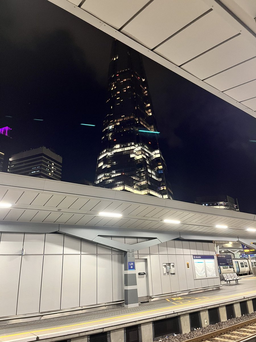 SimonMusic's tweet photo. Bright lights bright lights https://t.co/87Jzeu6AOs