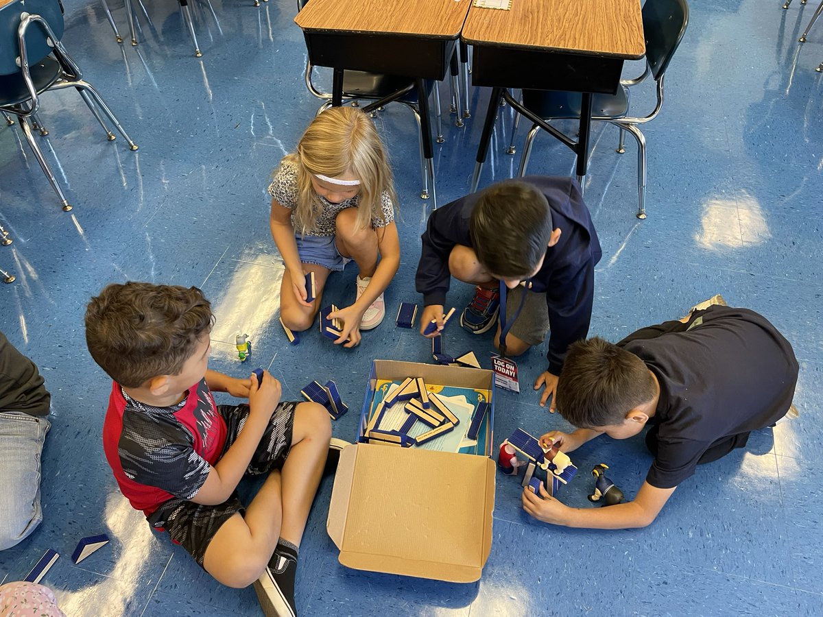 We practiced our collaboration skills in math and science today! #huskyexcellence <a href="/SmyrnaPrimary/">Smyrna Primary</a>