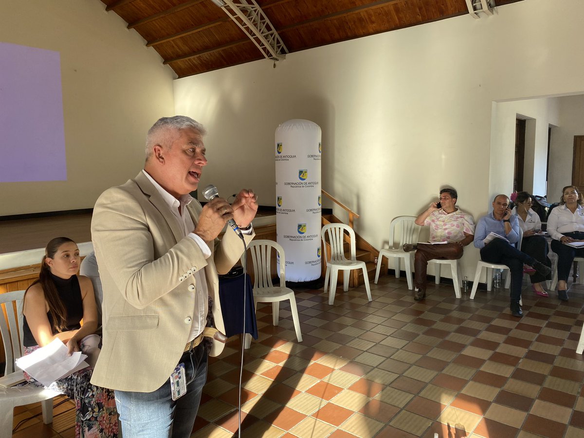 OIA_COLOMBIA's tweet image. #AEstaHora | En la #MCP2024 acordamos entre  @OIA_COLOMBIA y @SecEducacionAnt de la @GobAntioquia  el mejoramiento y construcción de Escuelas Educativas Rurales Indígenas en Antioquia, donde ya se han entregado 7 aldeas educativas indígenas. @AndresJRendonC @EPMestamosahi