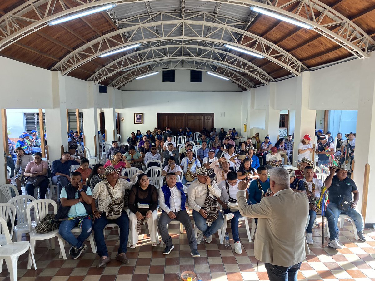 OIA_COLOMBIA's tweet image. #AEstaHora | En la #MCP2024 acordamos entre  @OIA_COLOMBIA y @SecEducacionAnt de la @GobAntioquia  el mejoramiento y construcción de Escuelas Educativas Rurales Indígenas en Antioquia, donde ya se han entregado 7 aldeas educativas indígenas. @AndresJRendonC @EPMestamosahi