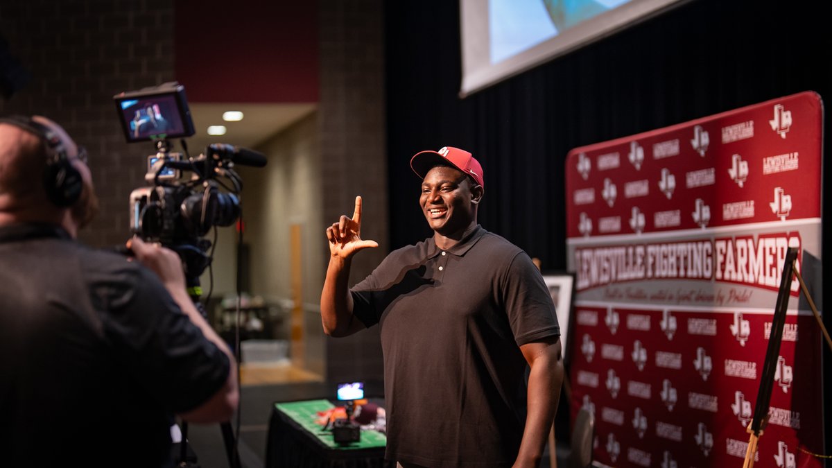 𝐹𝒾𝑔𝒽𝓉𝒾𝓃' 𝐹𝒶𝓇𝓂𝑒𝓇 to 𝓑𝓸𝓸𝓶𝓮𝓻 𝓢𝓸𝓸𝓷𝓮𝓻

Congratulations to 5-star <a href="/LewisvilleHS/">Lewisville High School</a> football recruit, LHS StuCo member and LISD community leader Michael Fasusi on his commitment to further his education and playing career at <a href="/UofOklahoma/">University of Oklahoma</a>!

#everyONE #OneLISD