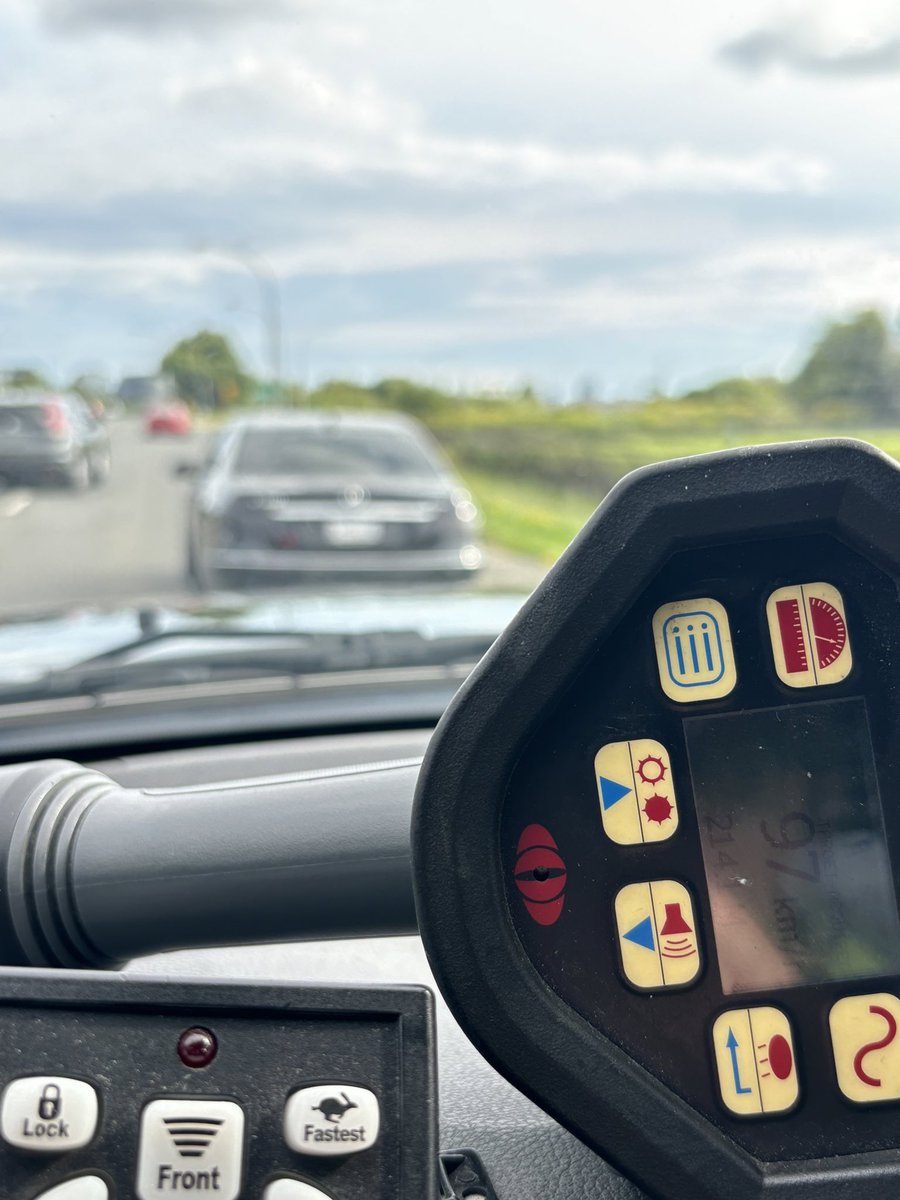 TrafficServices's tweet photo. #VZET - this driver was stopped for doing twice the speed limit and was charged with stunt driving. Investigation revealed expired permits and an unlicensed driver ^bm #impounded&suspend @TPSMyronDemkiw @TorontoPolice @OACPOfficial @TPSMattMoyer @jackgurrr https://t.co/hPBbzW5TVv