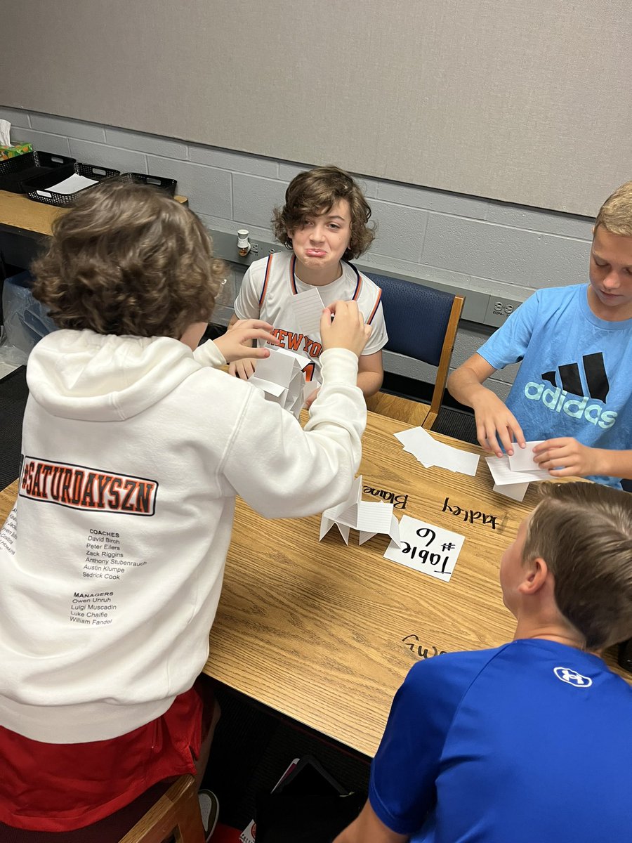 LindbergNiki's tweet photo. Science stem warm-up! 🥼 🧪 @MillCreek512 @jonathanferrell @icoachRoche @mcmissthurman https://t.co/VzvWe9Hu39