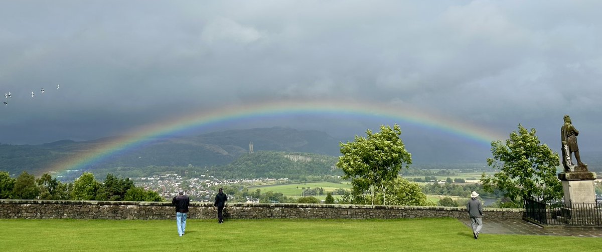 A pretty dreich day today but we were eventually rewarded with a beautiful rainbow <a href="/stirlingcastle/">Stirling Castle</a> 😍🌈#bluebadgeguide <a href="/STGAGuides/">Scottish Tourist Guide Association</a> <a href="/BBGuides/">British Guild of Tourist Guides</a>