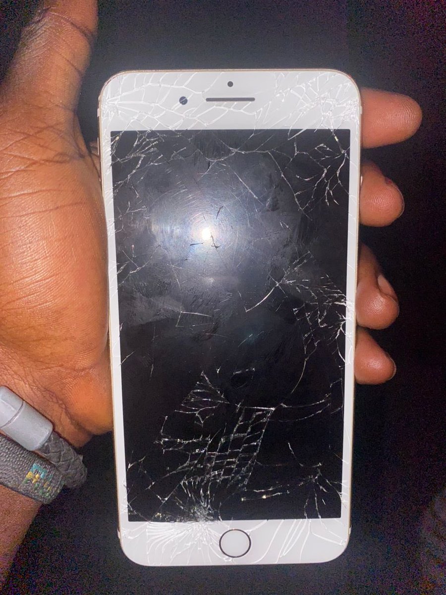 bernescottcaleb's tweet photo. @_Peller089 @_Peller089 I got into an accident this night and the screen of my phone got broken please I need your help anything 😞😭 https://t.co/rf6RNO1nap