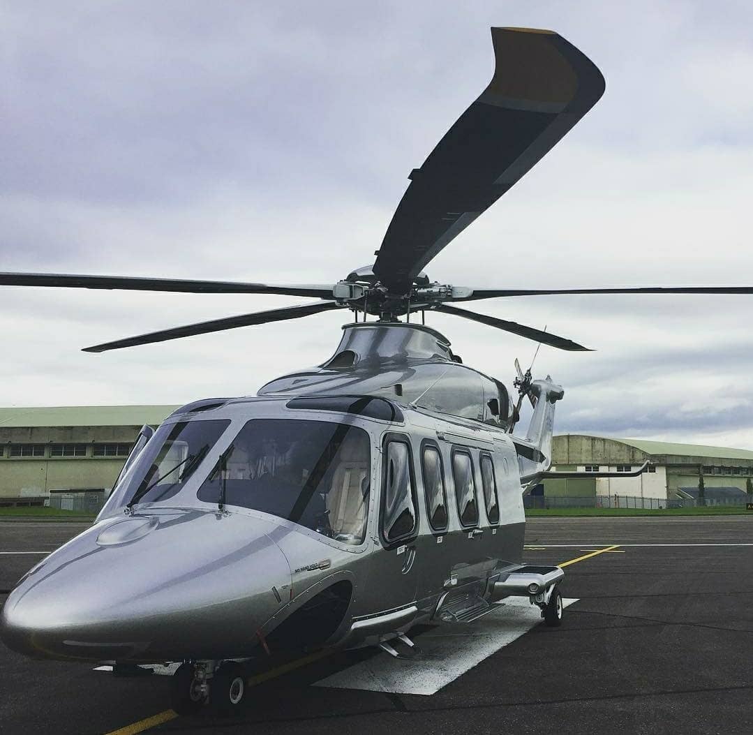 Италийн Leonardo Helicopters-н Agusta AW139 хос хөдөлгүүрт VIP нисдэг тэрэг.
Нэг үеэ бодвол манайхан одоо л нисдэг тэрэг хэрэглэж сурч, GA-д хөрөнгө оруулж байгаа нь сайн хэрэг... <a href="/Leonardo_live/">Leonardo</a>