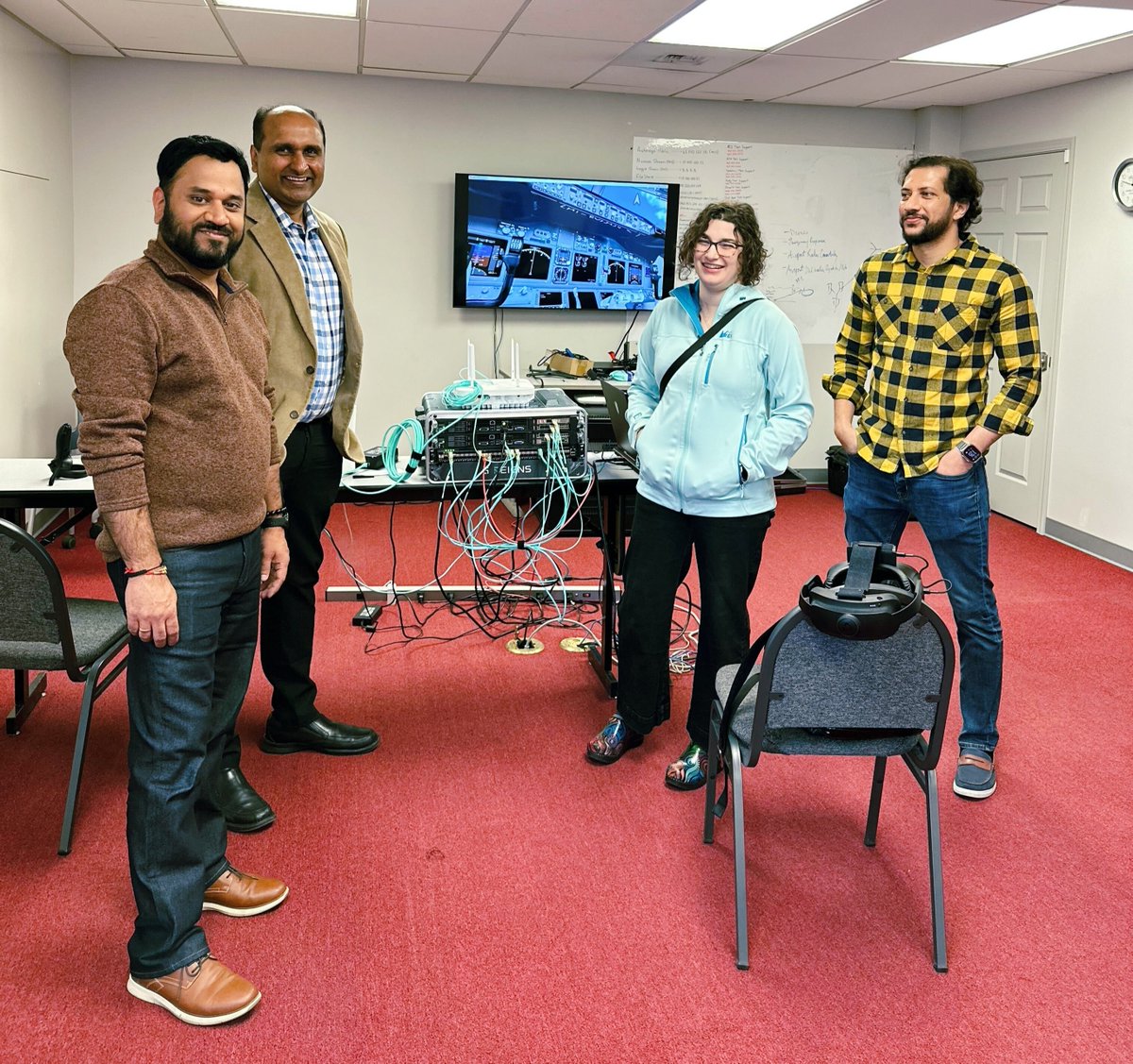 PacificDataport's tweet image. PDI visits Microcom's wireless innovation 5G demo day. 

#Microcom #5G #WirelessInnovation #PacificDataport