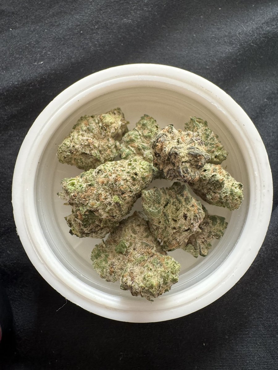BaybeeDavinci's tweet photo. Todays flavor is called Coco Freeze 🥶
Hybrid with a 29.5% thc level.
#PureOhio #OhioWeed #LegalWeed https://t.co/rOJ9ELS74v