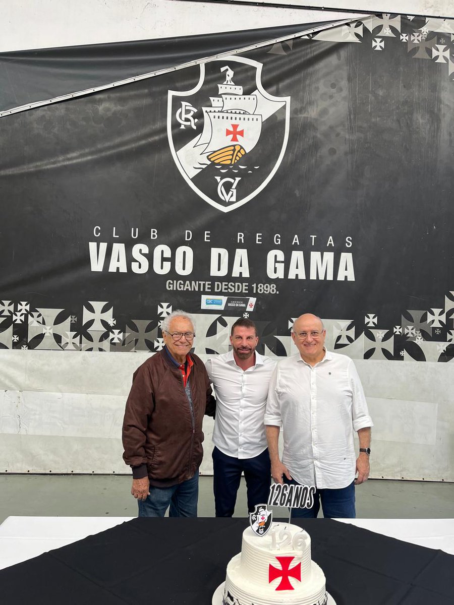 126 anos da mais linda história do futebol mundial ..
Vascaínos , parabéns !!