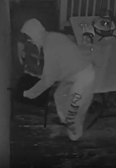 bostonpolice's tweet photo. Community Alert: Roxbury Detectives Looking to Identify Suspect Looking in Windows on Devon Street https://t.co/yCwqEzusRw https://t.co/PeJDWRkpqj