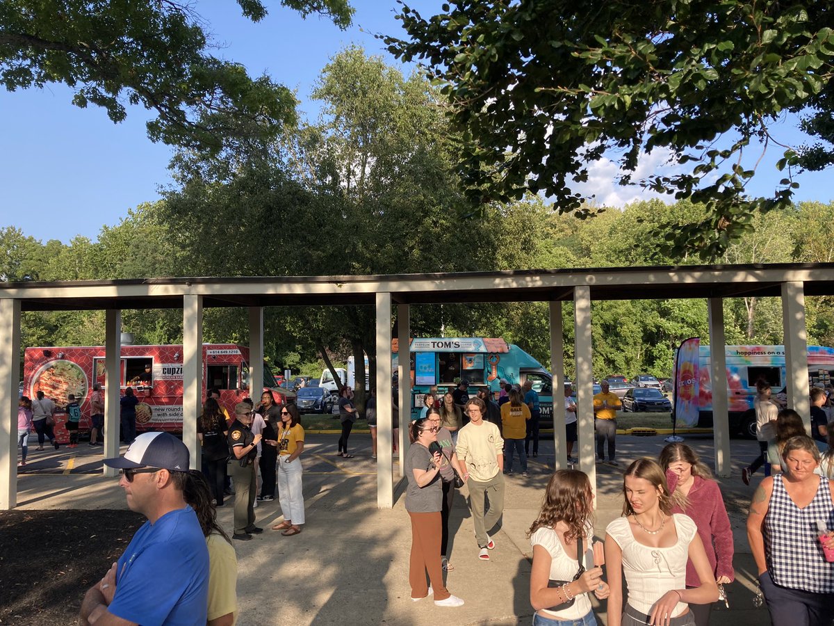 Mr. Knuckles tweet media