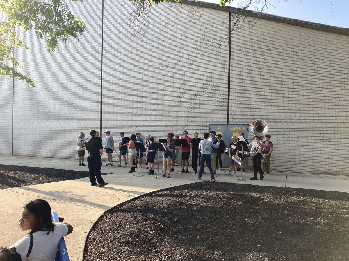 Mr. Knuckles tweet media