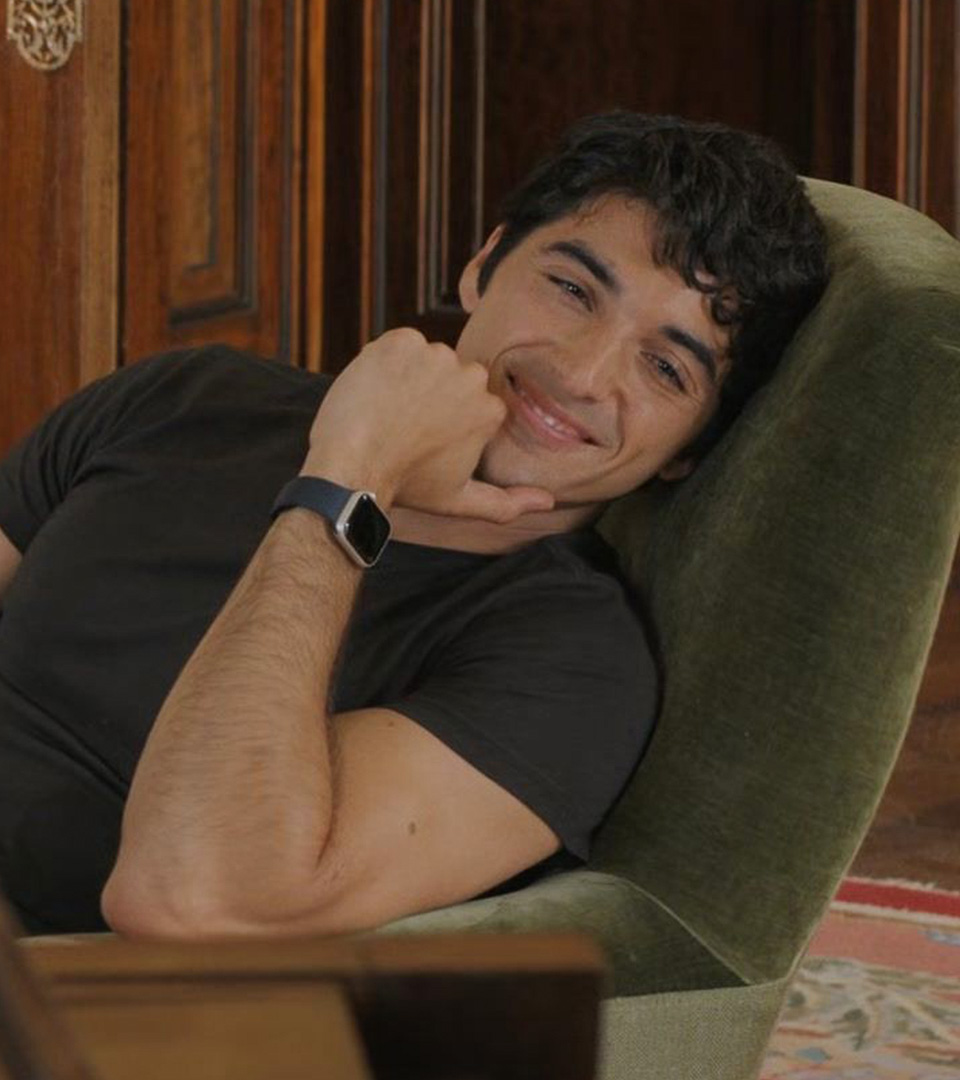 PrimeVideoBR's tweet photo. o sorriso:                                 a raz��o:

#VermelhoBrancoESangueAzul https://t.co/6MKAQK5rRP