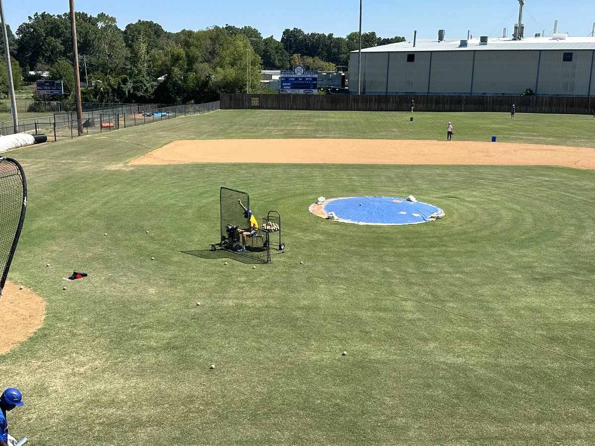 Huge shoutout to Brant Blaylock with <a href="/RawlingsSports/">Rawlings Baseball</a> for coming out and letting our baseball and softball teams try out the new 2025 bats today!