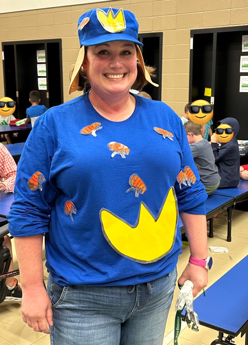 Prairie_Brandes's tweet photo. Our recess supervisors go above and beyond to elevate the lunch experience. Take Mrs Kozlowski as an example. She has a series of outfits planned this year that connect to the students’ favorite books. Up first: Dogman. #Elevate203 #ANewAdventureBegins https://t.co/QHpOTxVEV7