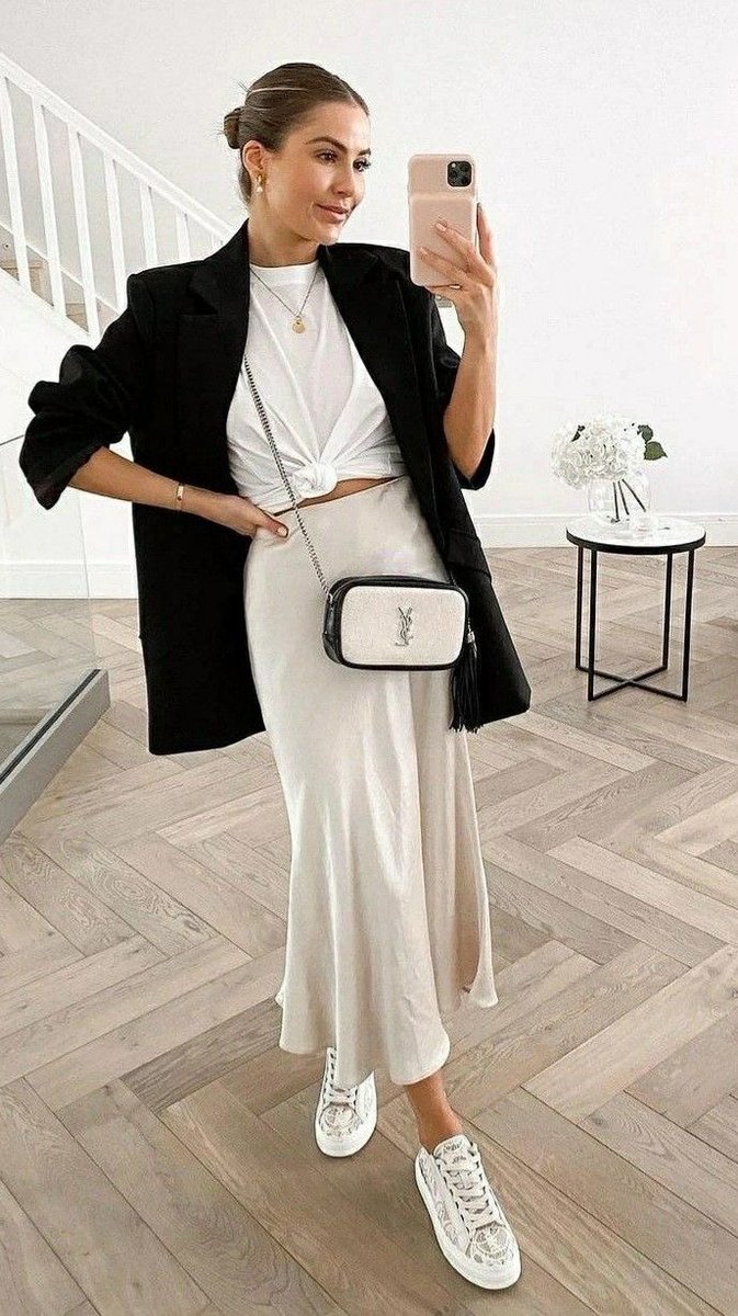 Celiidiazz2's tweet photo. ALERTA TENDENCIA‼️ Siguen en pie para esta temporada > las faldas Midi < versátiles y elegantes. Se destacan por su capacidad de adaptación en diferentes ocasiones, desde eventos casuales hasta situaciones formales, manteniendo siempre un enfoque en la comodidad y la elegancia. https://t.co/ACpRJCbVJT