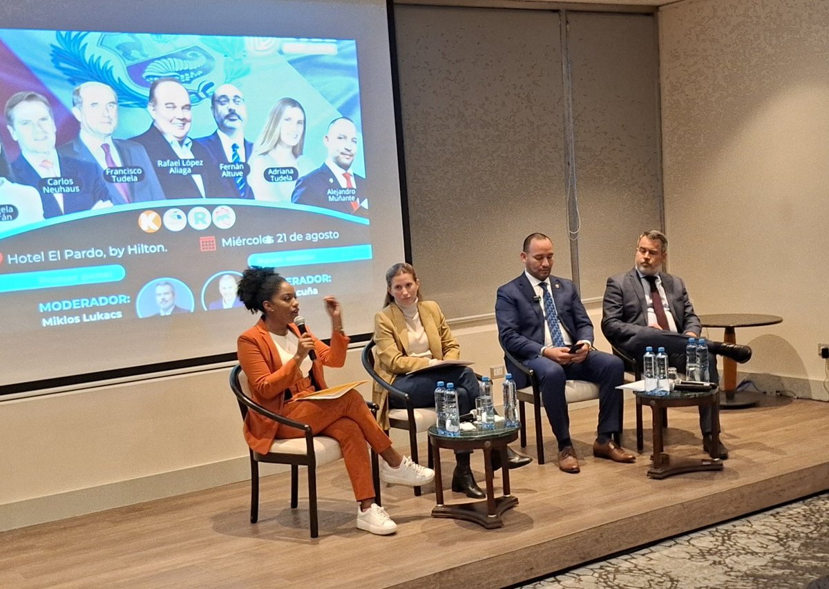 CarlosPoloOK's tweet photo. Foro ILAD "PERU:Hacia donde vamos?"  
La agenda de derecha es #Vida, Familia, Identidad, #libertad.
@Ilad_media 
@rosangellabr @adrianatudelag @AlejoMunante @mlukacs @DiegoAcuOficial https://t.co/79wzGSTCOv