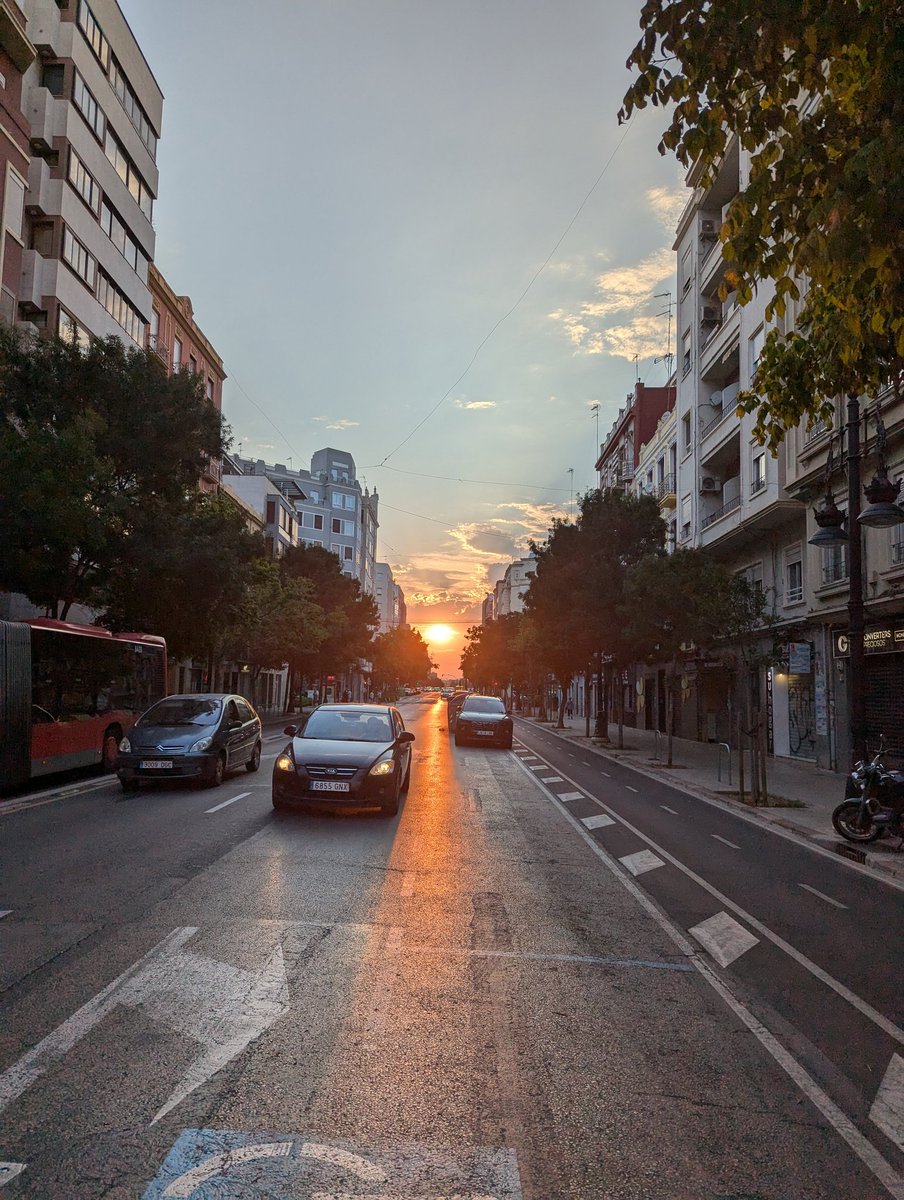 JonCAloznso's tweet photo. "Con el tiempo, todos los viajes terminan en el mismo lugar; en casa" By (Chris Geiger)
#22agoustValencia
#Summer
#SunsetinAbastos
#Enjoylife
#JonAlonso
#Goodnighteveryone https://t.co/Jxnl66c5I2