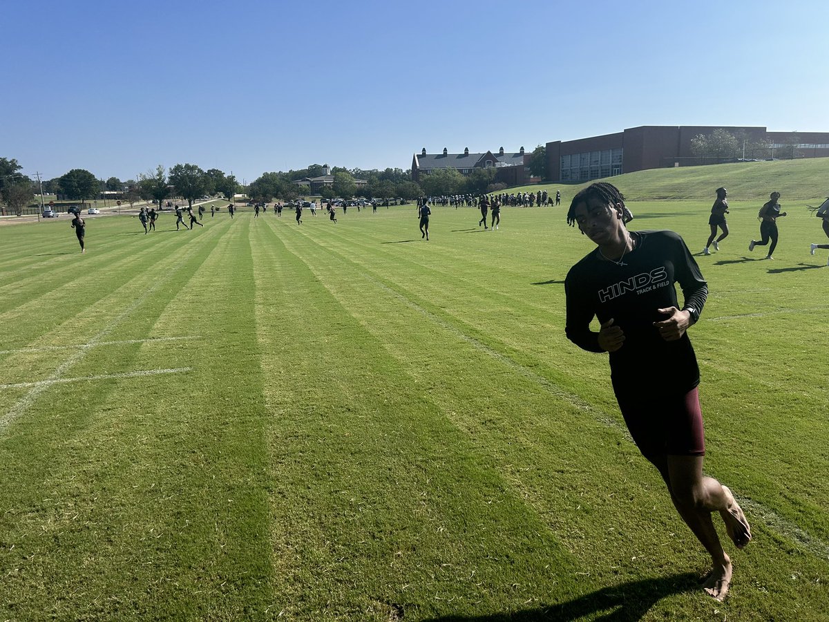 Coach_3906's tweet photo. Great day for grass runs Hinds Track and Field
#builtbyhinds1st
#ThisOneGonnaBeGreat
#trusttheprocess https://t.co/9vRKE3qhae