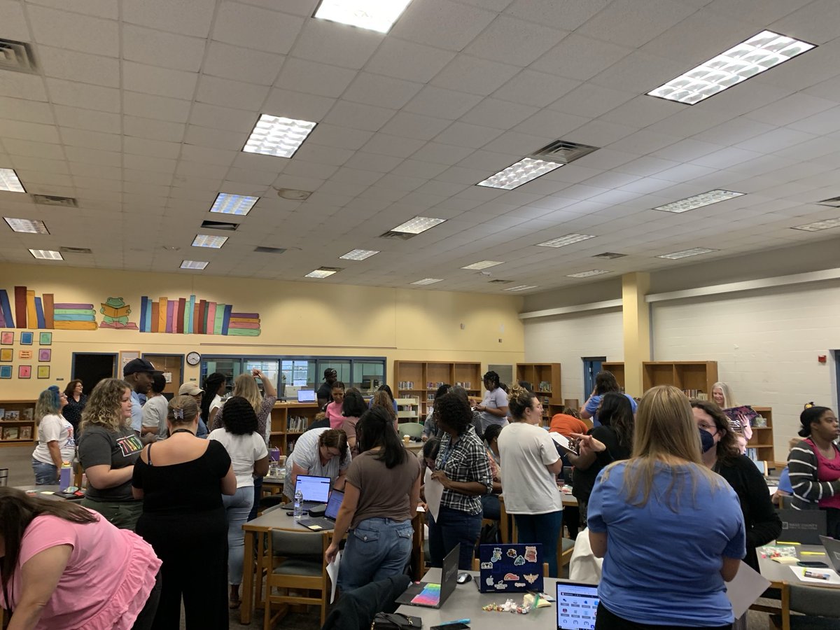 ReedyCreekElem's tweet photo. Great opening day here at Reedy Creek! Can’t wait to see the amazing work this staff accomplishes this year! #Creeksrising https://t.co/G2hUbTZeou