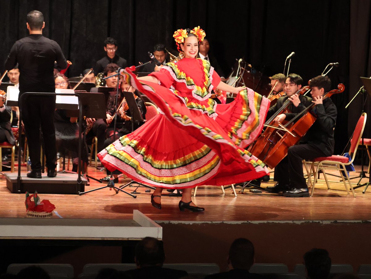El Teatro Balboa se llenó de música y emociones durante el concierto "México Lindo y Querido", un evento organizado por la Embajada de México en Panamá bajo la dirección de S.E. Alejandro Bichir.