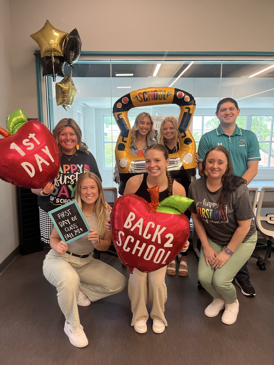 alise757's tweet photo. Back to school vibes in @ccu_SAAS 🔥🔥🔥

We 🩵 our @CCUChanticleers student-athletes!!! 📚✏️🚌

@GoCCUsports  CHANTS UP!👌 https://t.co/woJqExjWk2